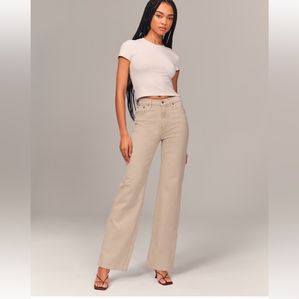 NWT - Abercrombie High Rise 90’s Relaxed fit Jean in Oat